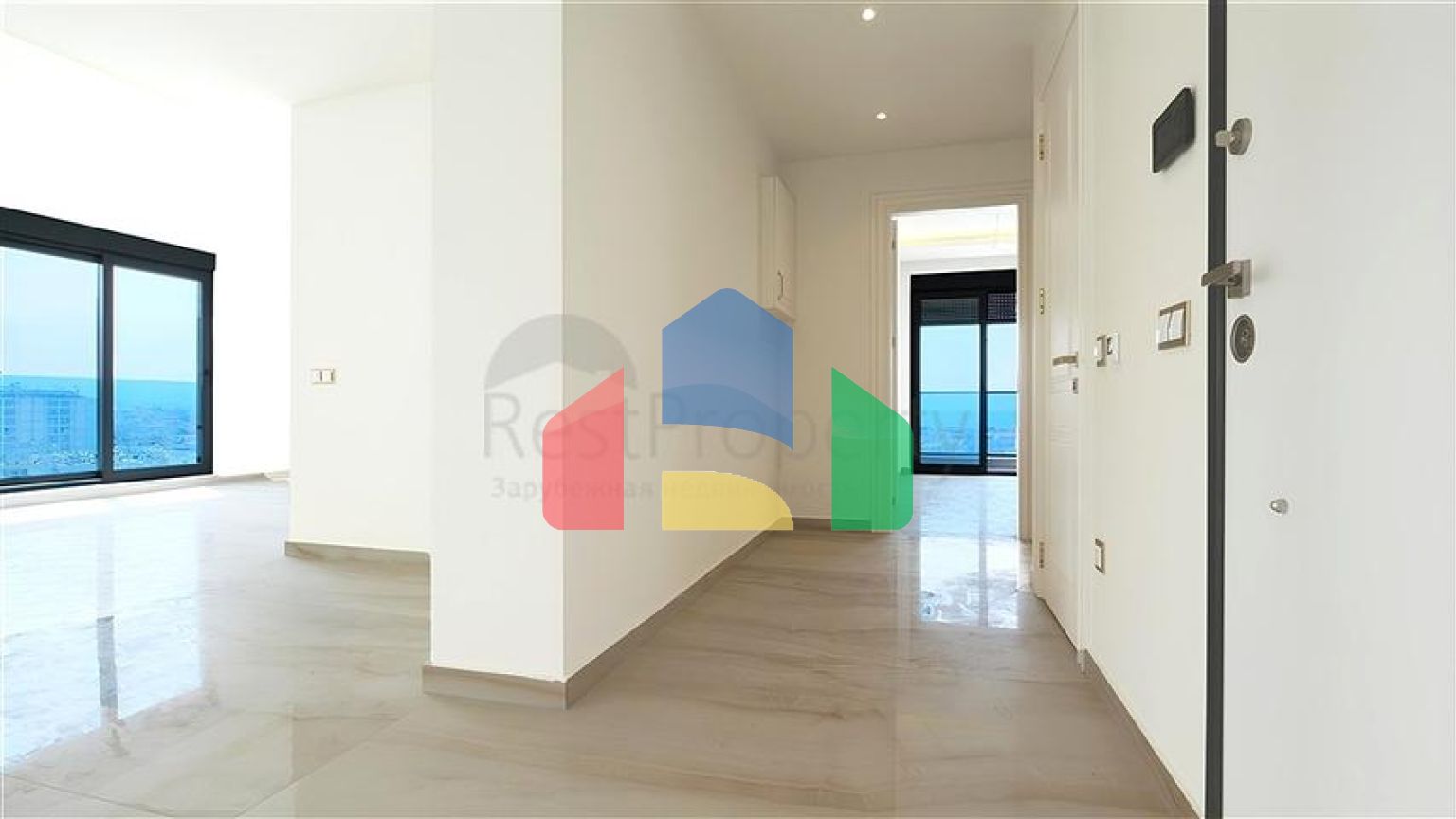 Простора квартира 5 + 1 з видом на море в центрі Аланії