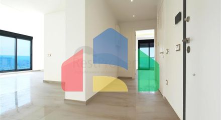 Простора квартира 5 + 1 з видом на море в центрі Аланії