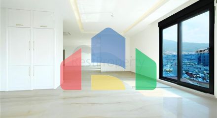 Простора квартира 5 + 1 з видом на море в центрі Аланії