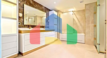 Простора квартира 5 + 1 з видом на море в центрі Аланії