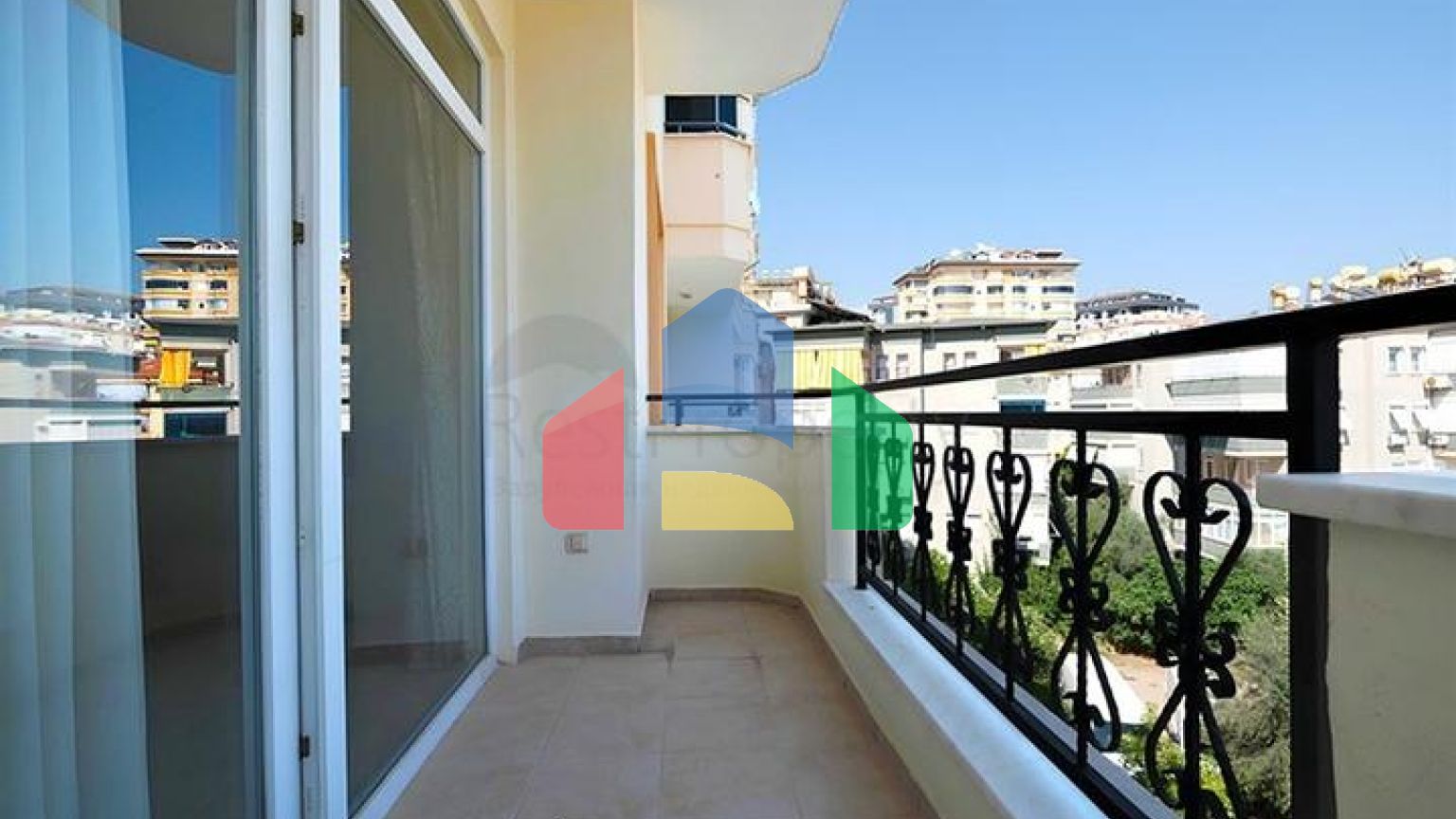 Уютная квартира 2+1 в самом центре Клеопатры — шаговая доступность к пляжу и комфорт городской жизни