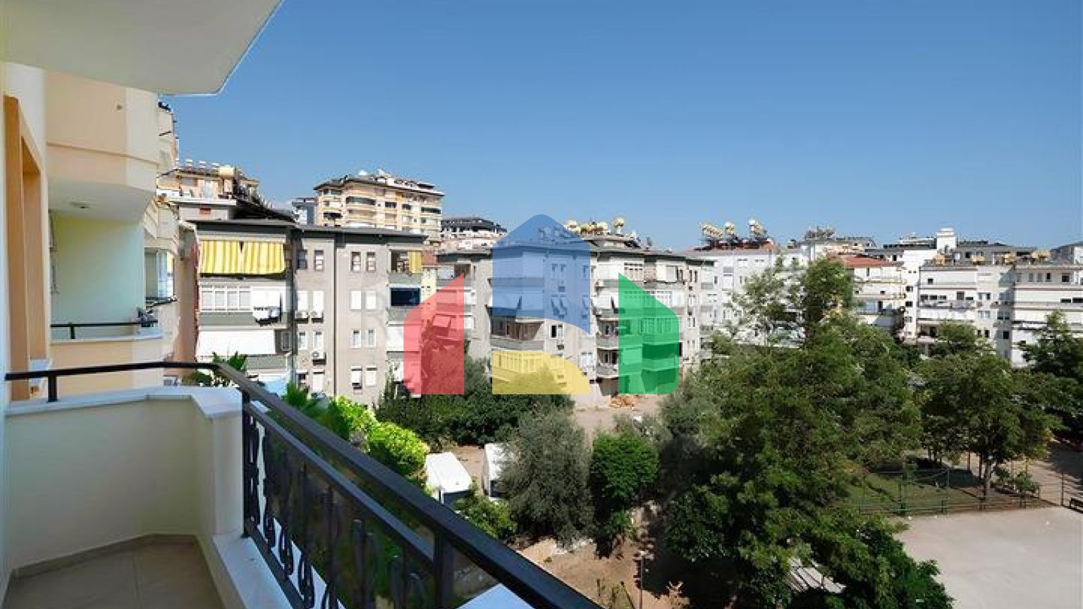 Уютная квартира 2+1 в самом центре Клеопатры — шаговая доступность к пляжу и комфорт городской жизни