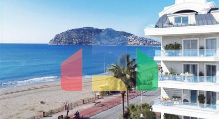 Luxury penthouse with panoramic sea views in the very center of Alanya