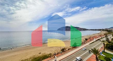 Luxury penthouse with panoramic sea views in the very center of Alanya