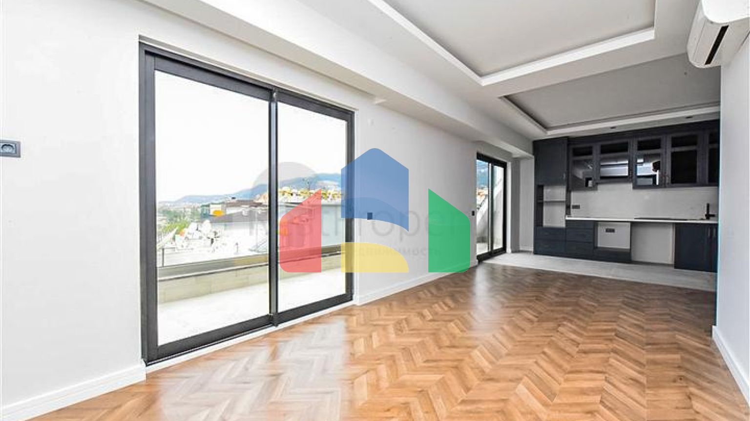 Шикарний пентхаус з панорамним видом на море в самому центрі Аланії