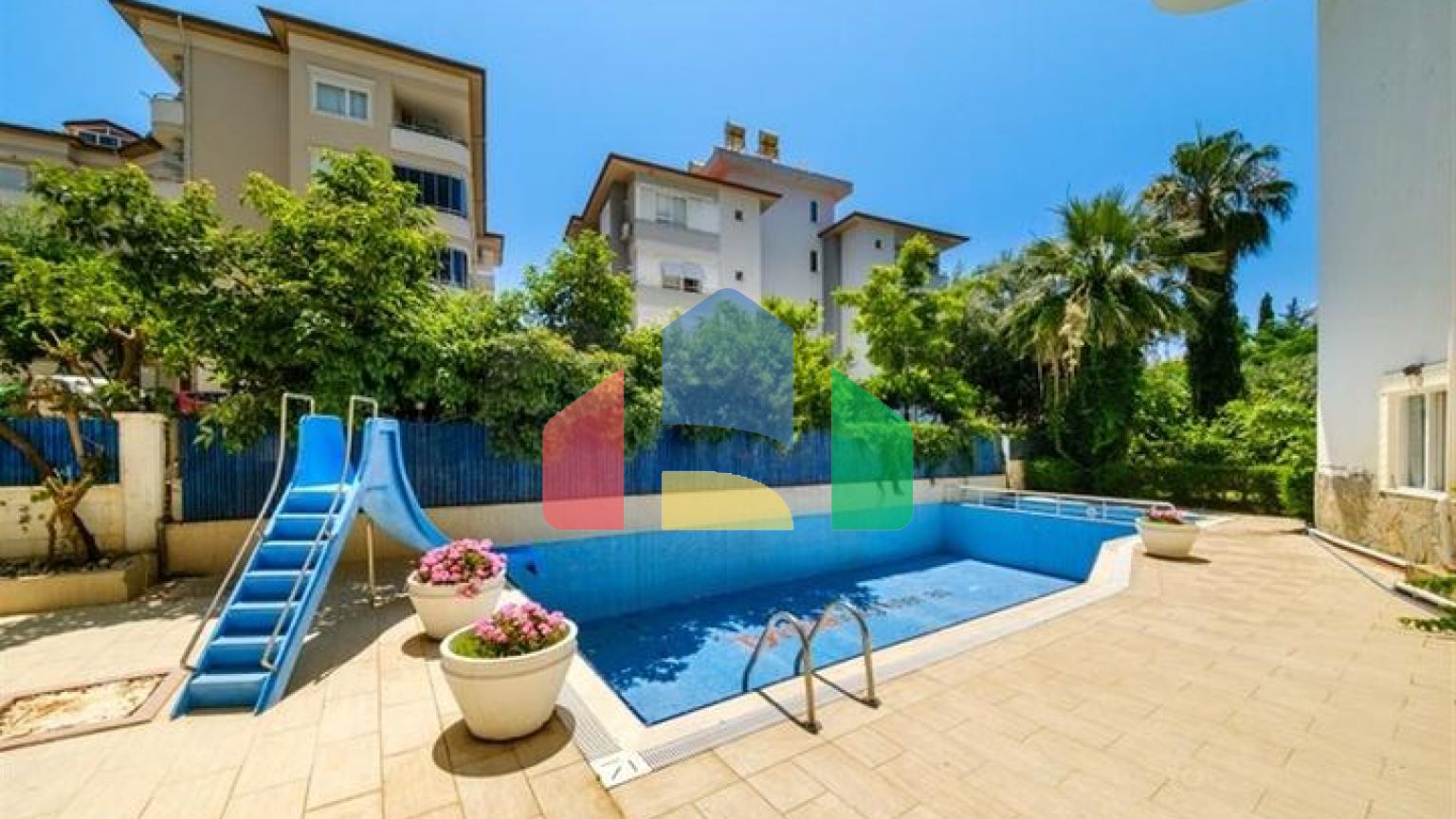 Меблированная квартира планировкой 2+1 в центре Алании