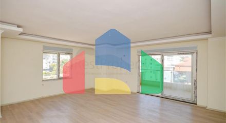 Пентхаус планировки 7+1 с отдельной кухней в центре Алании