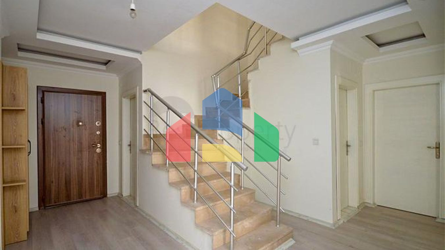 Пентхаус планировки 7+1 с отдельной кухней в центре Алании