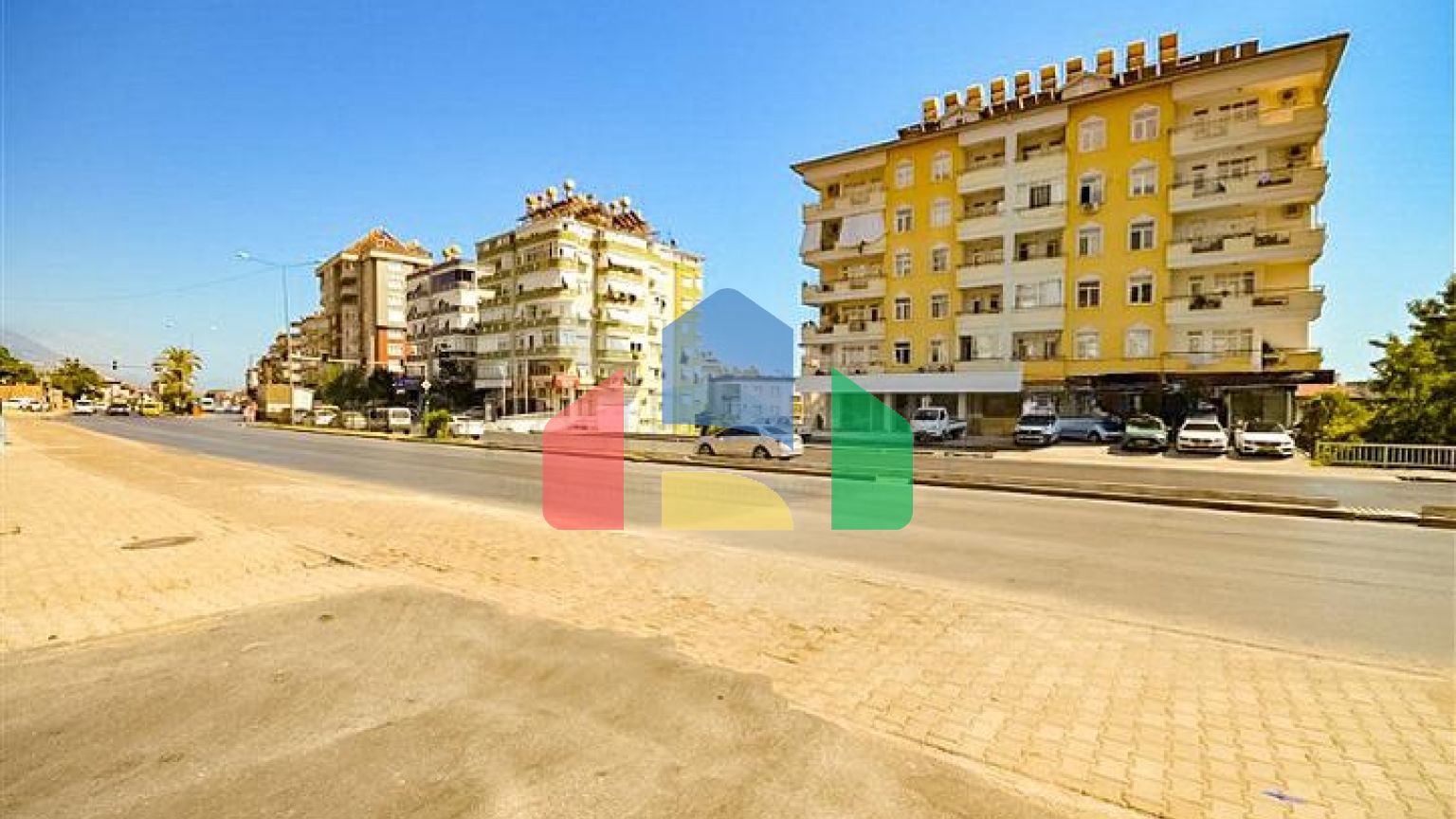 Пентхаус планировки 7+1 с отдельной кухней в центре Алании