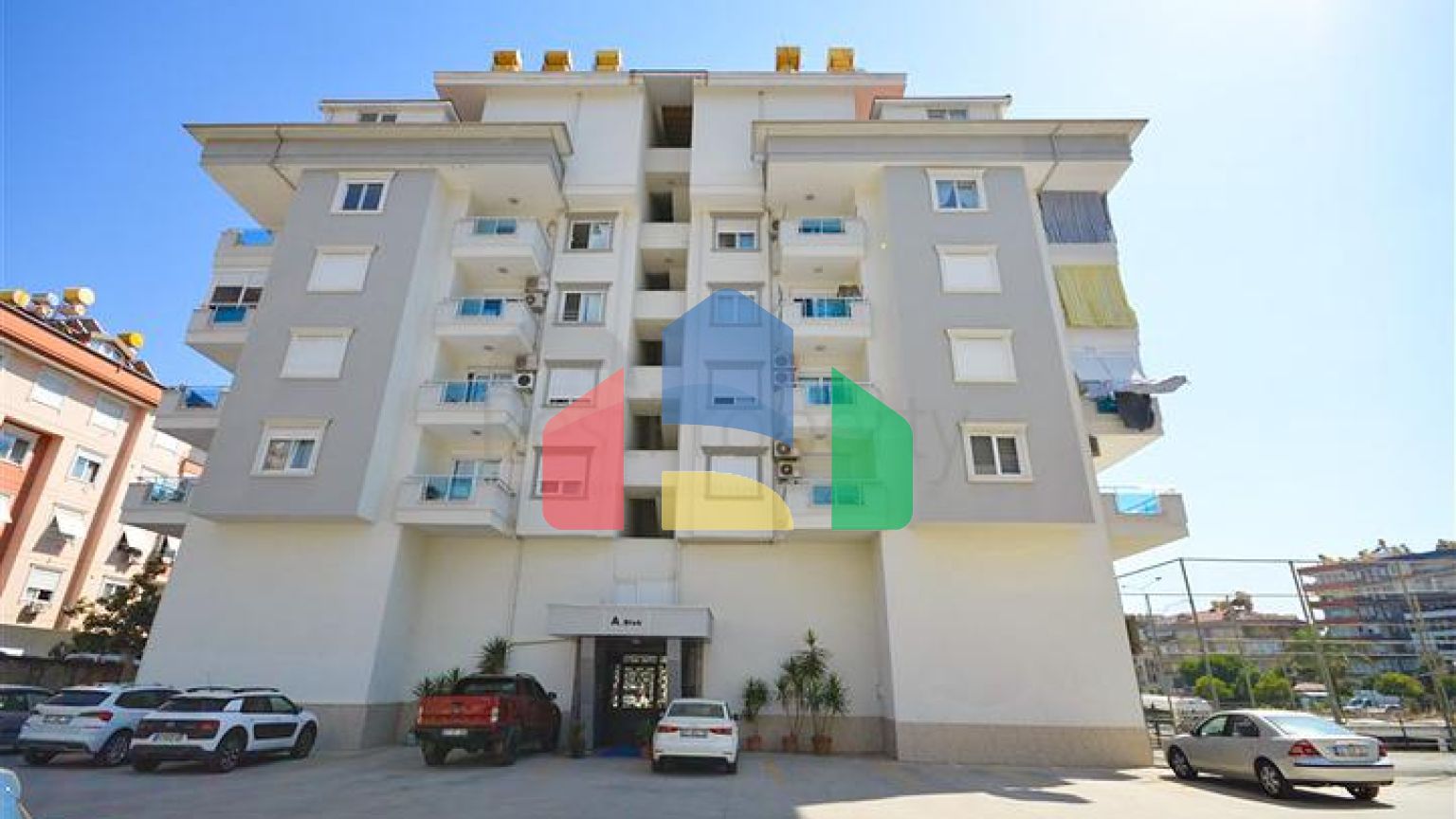 Пентхаус планировки 7+1 с отдельной кухней в центре Алании