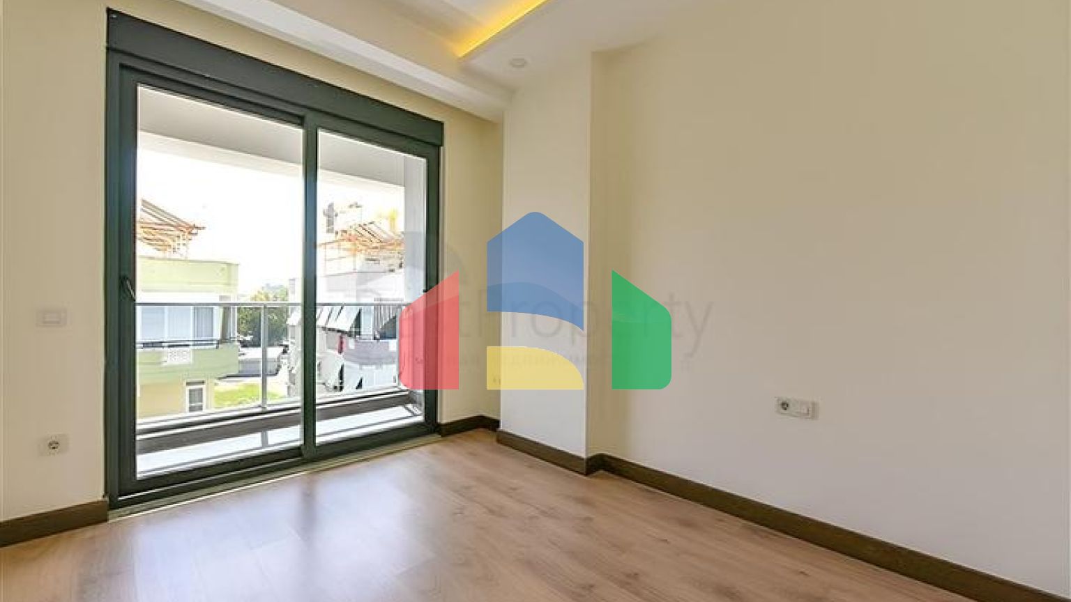 Квартира 2+1 с отдельной кухней в 50 метрах от моря в центре Алании