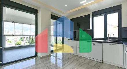 Квартира 2+1 с отдельной кухней в 50 метрах от моря в центре Алании