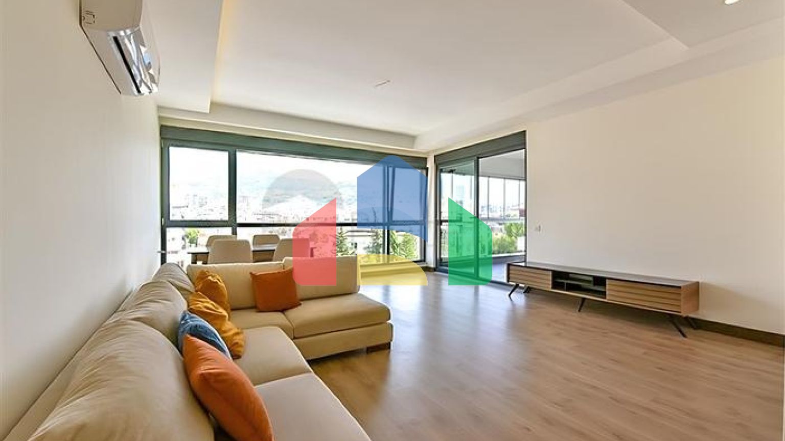 Квартира 2+1 с отдельной кухней в 50 метрах от моря в центре Алании