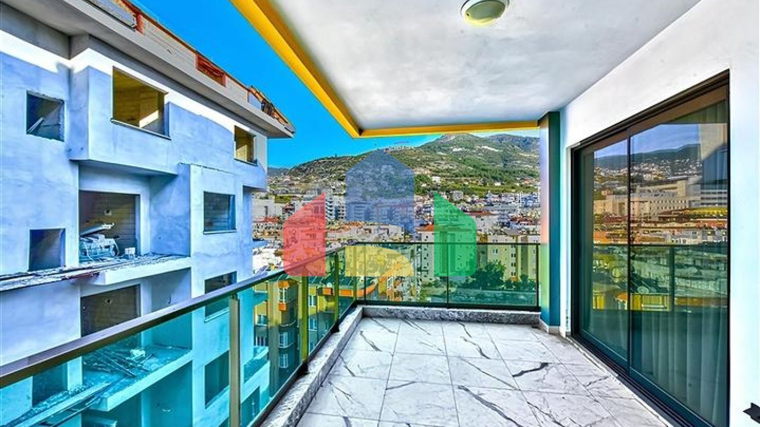 Квартира планировкой 2+1 в центре Алании