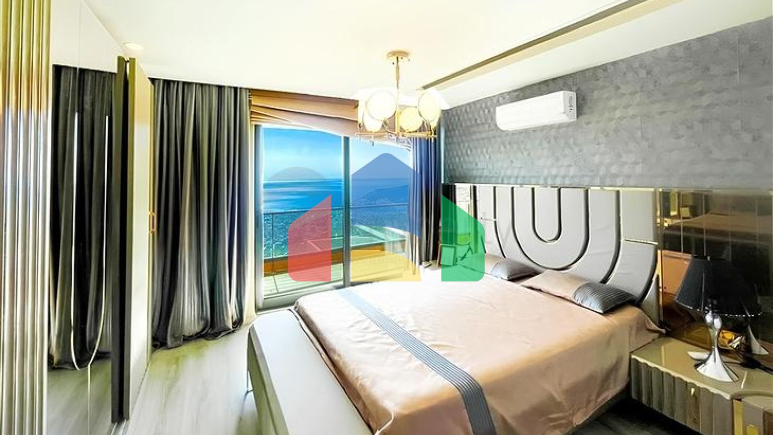 Вилла 5+1 с видом на море в центре Алании