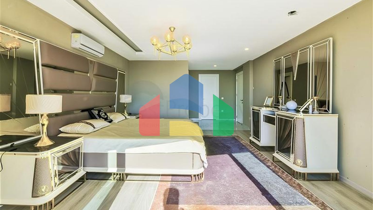 Вилла 5+1 с видом на море в центре Алании