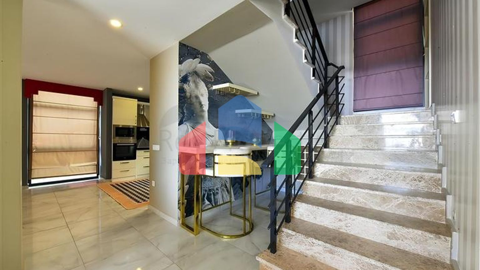 Вилла 5+1 с видом на море в центре Алании