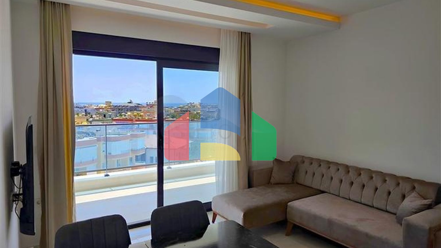 Современная меблированная квартира 1+1 в новом комплексе в центре Аланьи