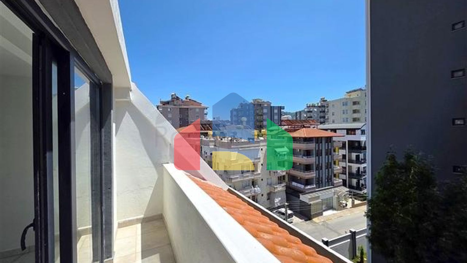 Просторий дуплекс 3+1 в центрі Аланії-стиль, комфорт і крокова доступність до моря