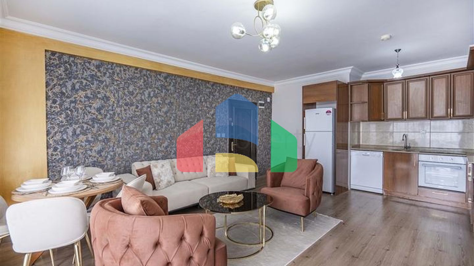 Двокімнатна квартира з ремонтом в 400 м від моря в Аланії