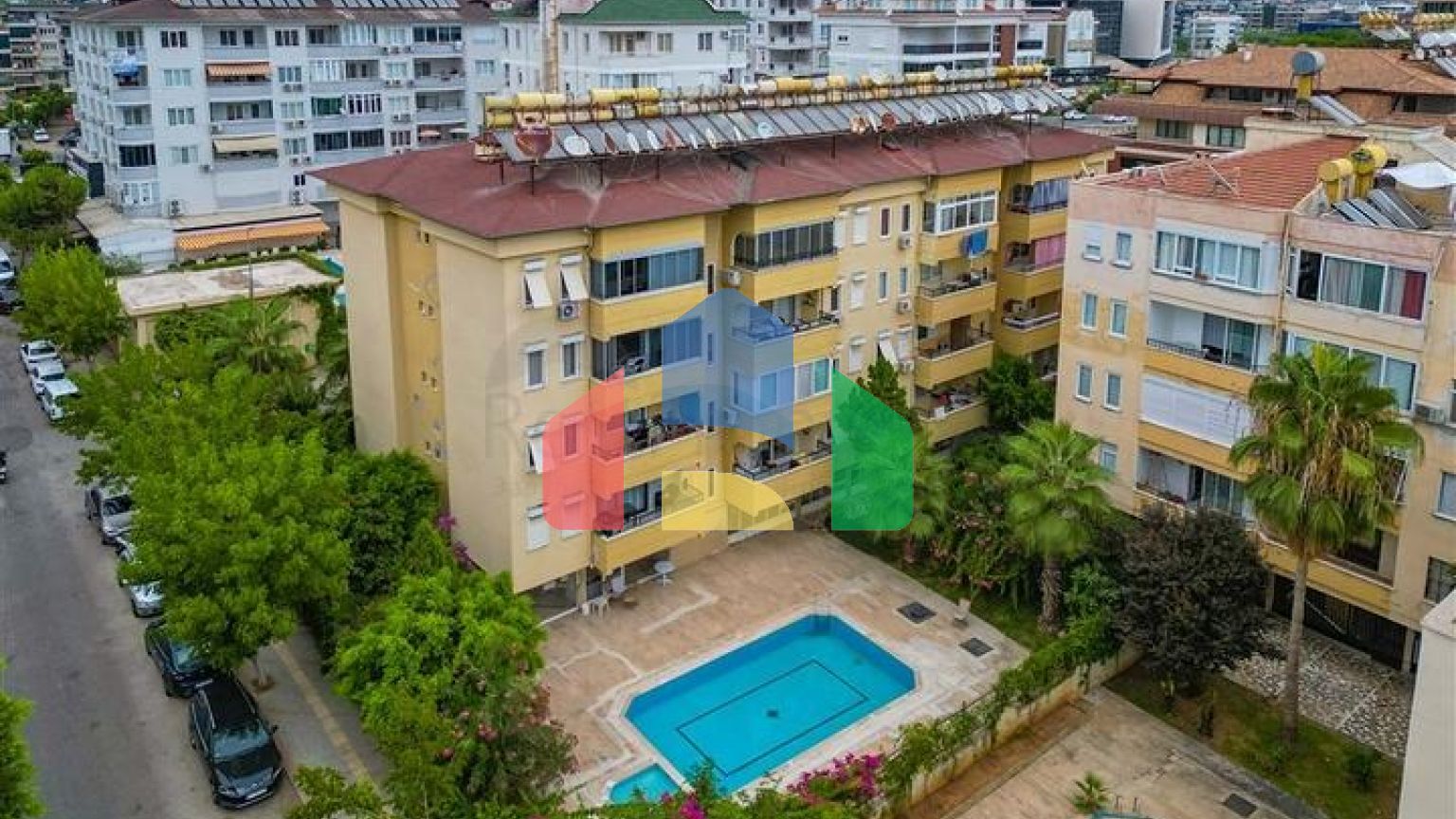 Двокімнатна квартира з ремонтом в 400 м від моря в Аланії