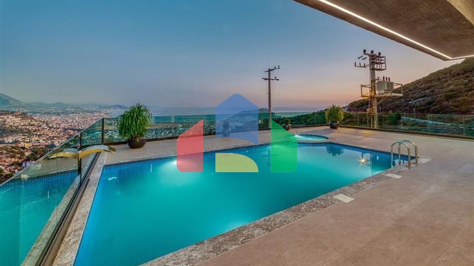 Розкішна вілли 4 + 1 з приголомшливим видом на всю Аланію