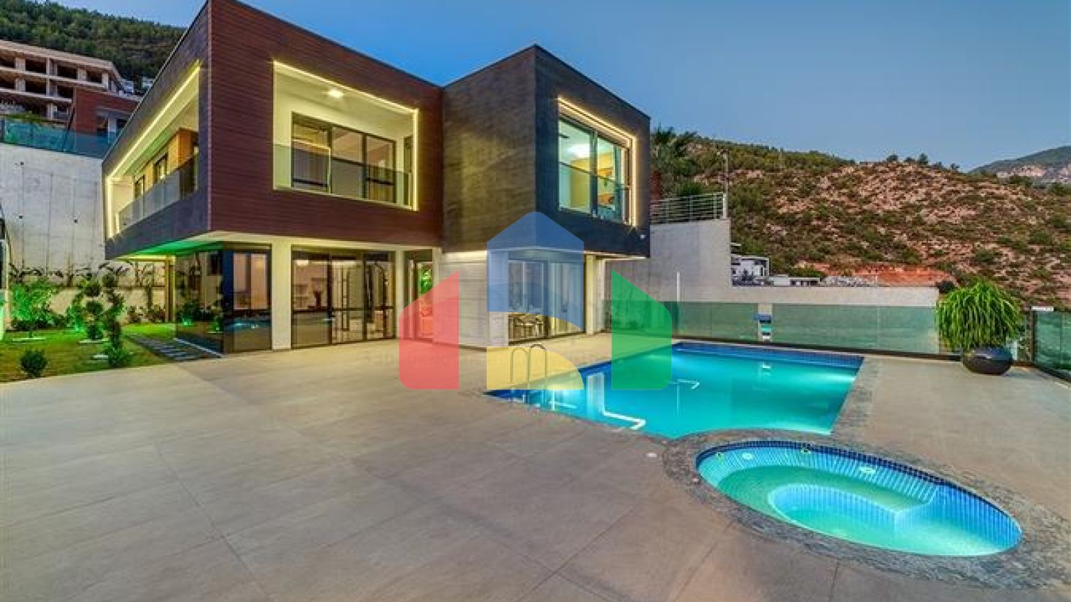 Розкішна вілли 4 + 1 з приголомшливим видом на всю Аланію