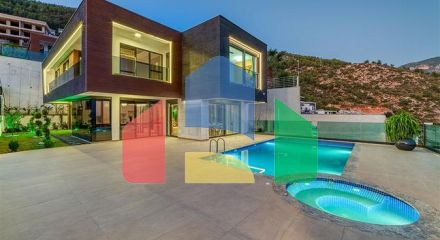 Розкішна вілли 4 + 1 з приголомшливим видом на всю Аланію