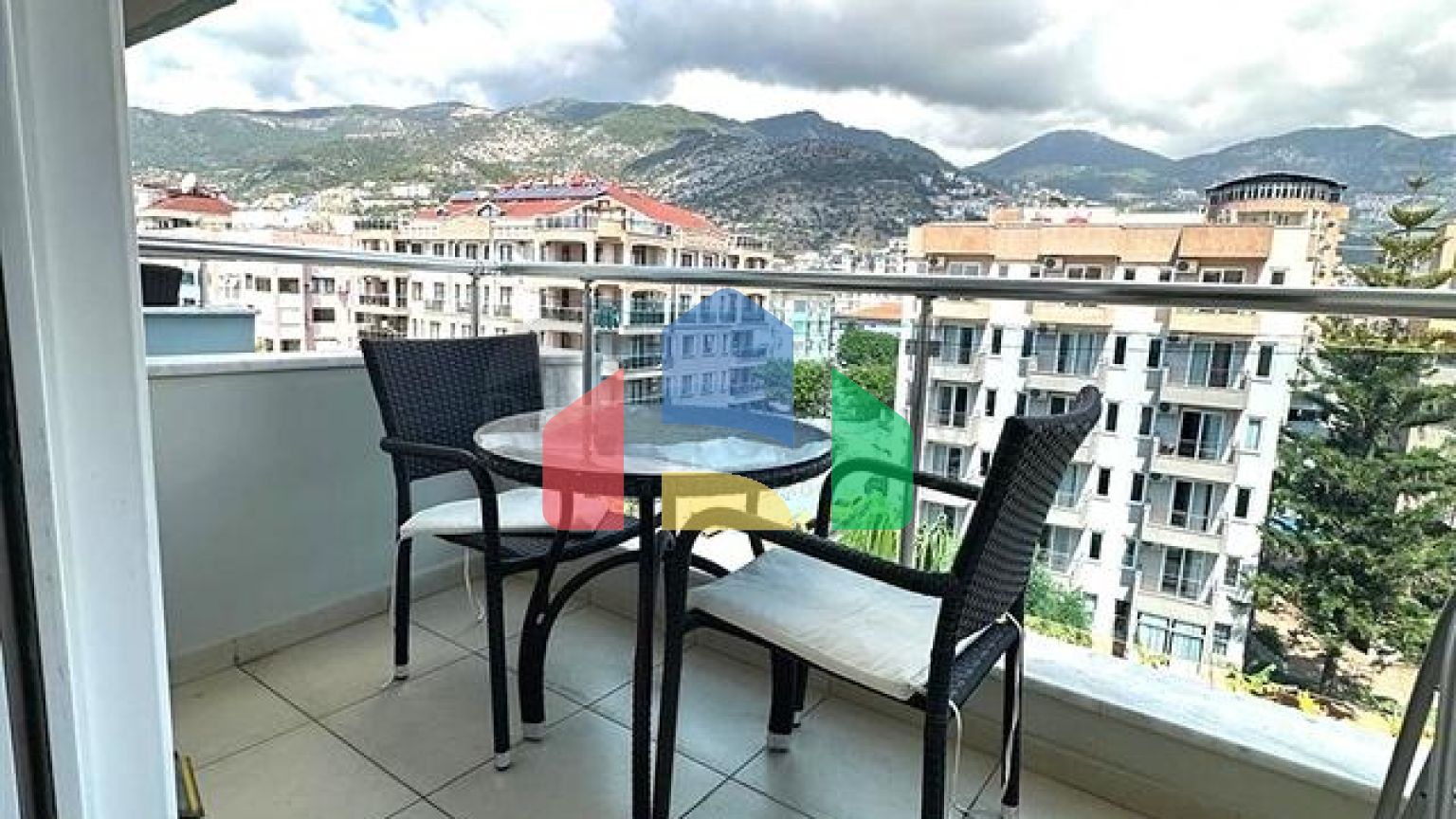 Меблированная квартира 2+1 в самом центре Клеопатры — всего в 350 метрах от моря