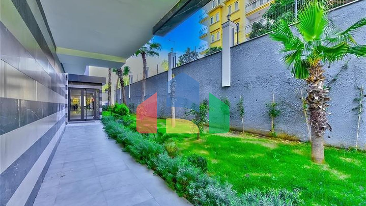 Трехкомнатный пентхаус в новом комплексе с видом на море