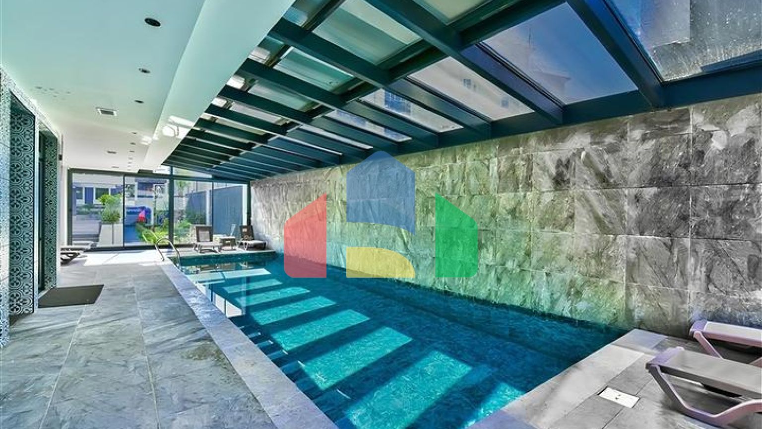 Трехкомнатный пентхаус в новом комплексе с видом на море