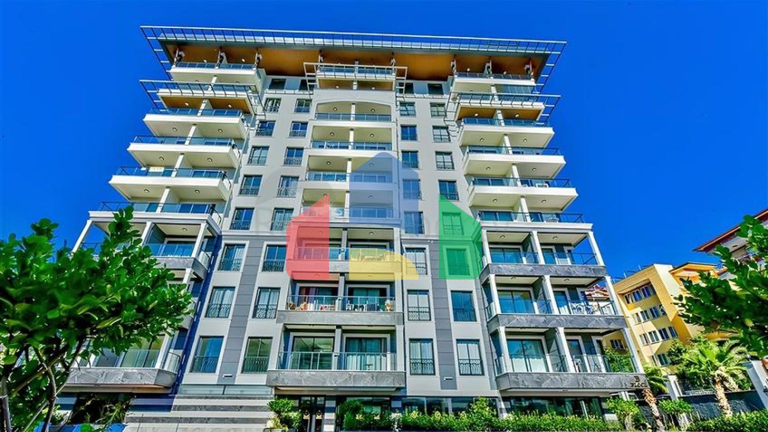 Трехкомнатный пентхаус в новом комплексе с видом на море