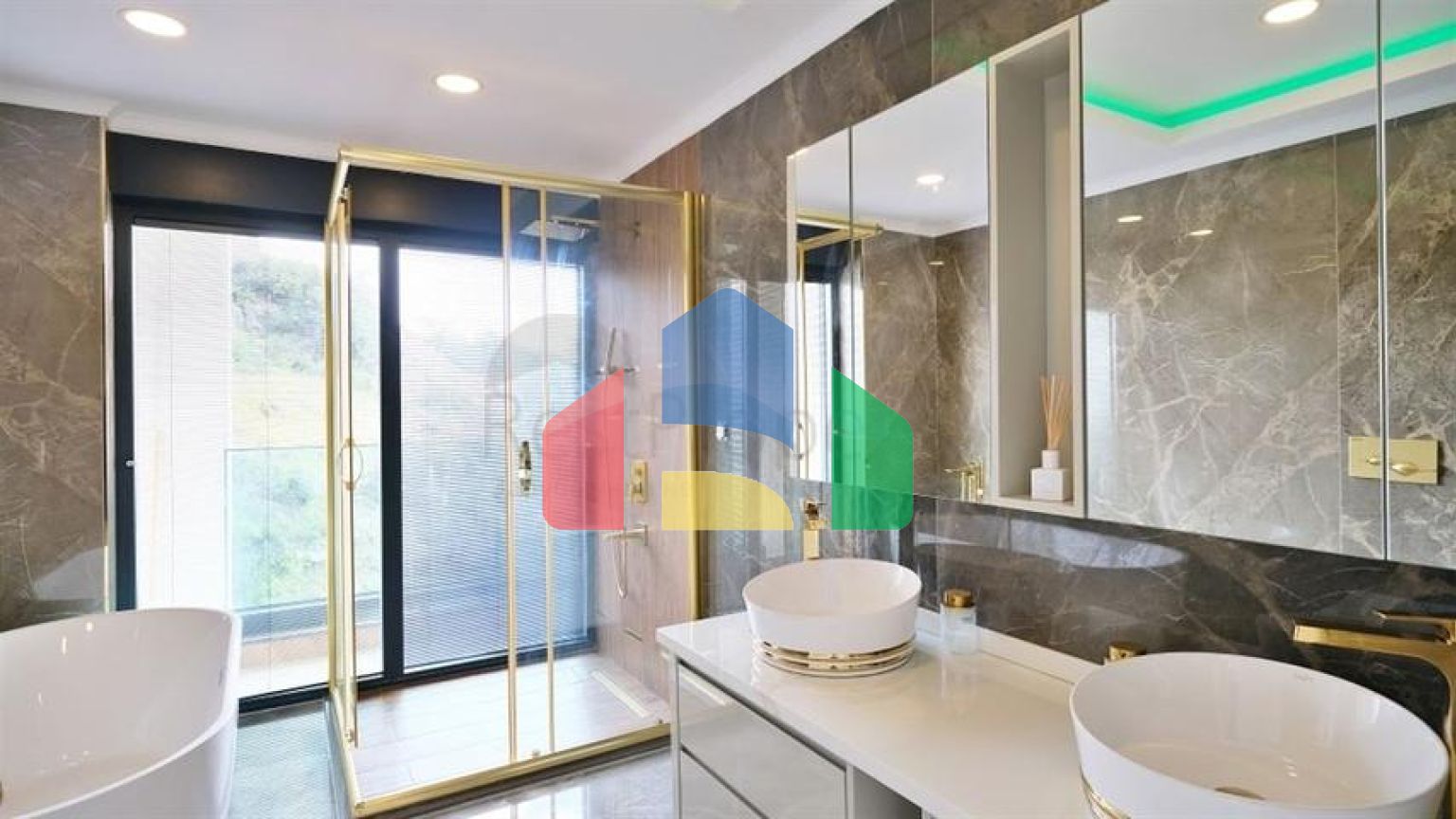 Розкішна вілла 5 + 1 з захоплюючим видом