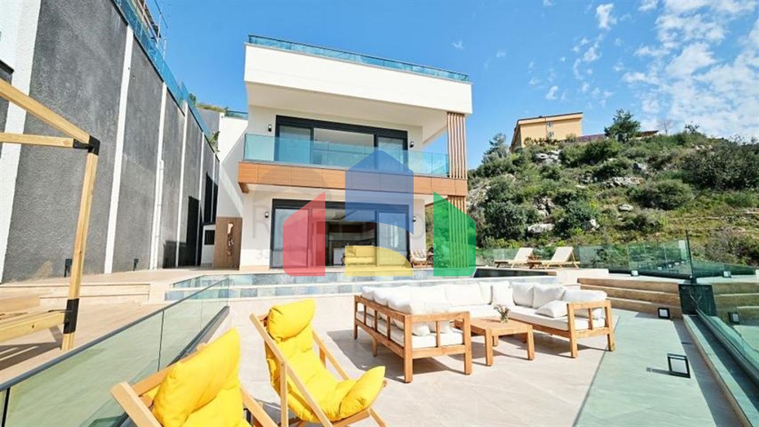 Розкішна вілла 5 + 1 з захоплюючим видом