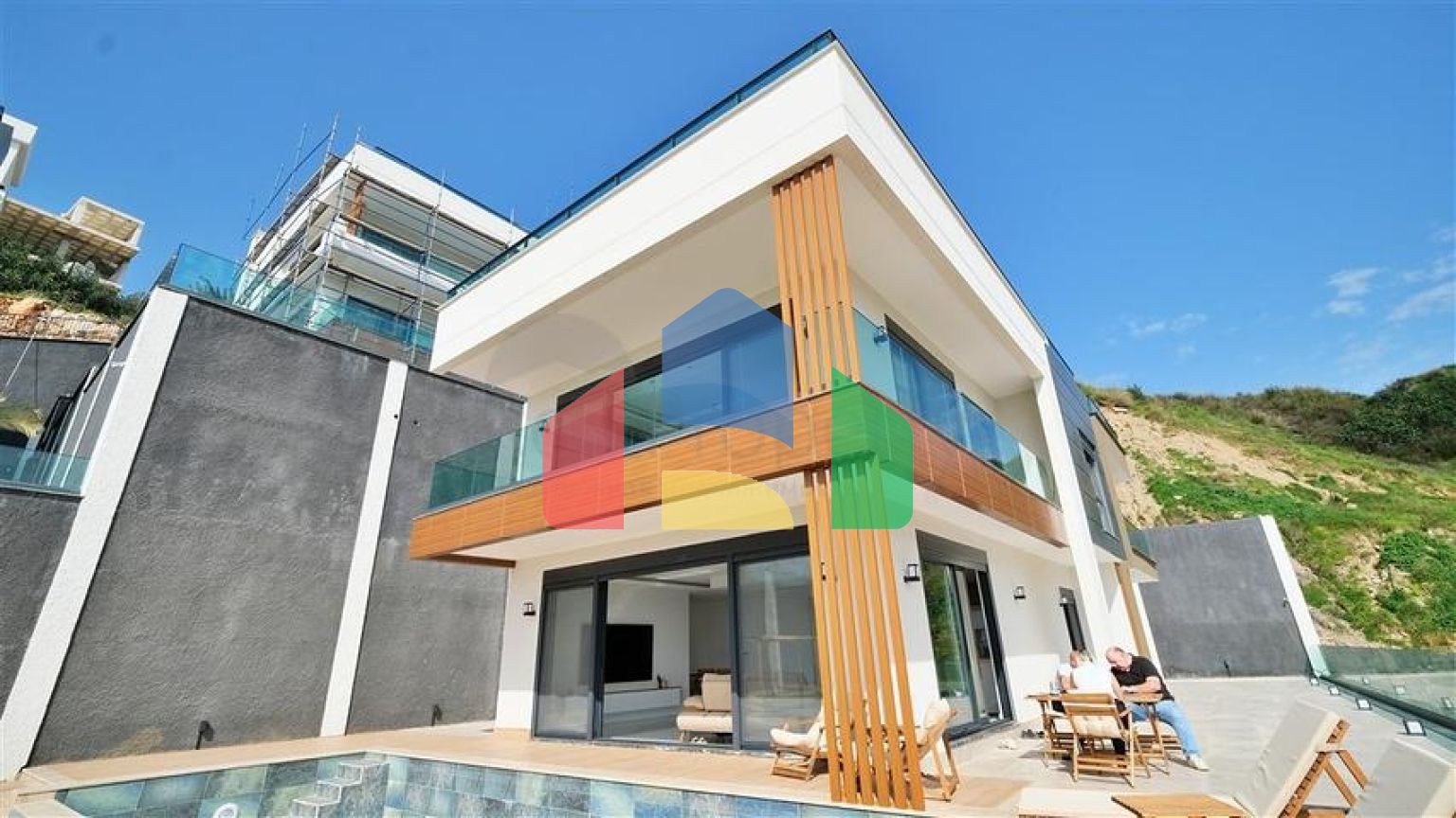 Розкішна вілла 5 + 1 з захоплюючим видом