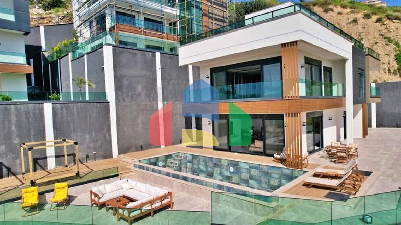 Розкішна вілла 5 + 1 з захоплюючим видом