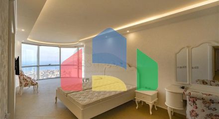 Простора двоповерхова вілла з панорамним видом на Середземне море