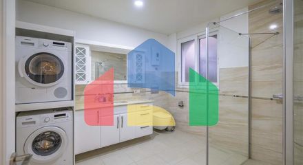 Простора двоповерхова вілла з панорамним видом на Середземне море