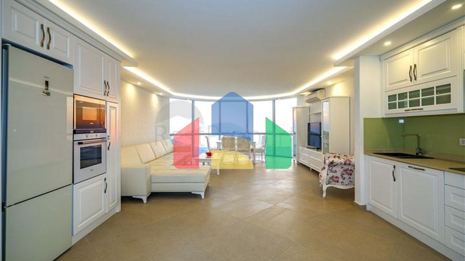 Простора двоповерхова вілла з панорамним видом на Середземне море