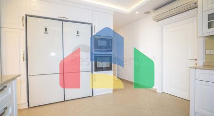 Простора двоповерхова вілла з панорамним видом на Середземне море