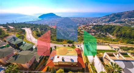 Простора двоповерхова вілла з панорамним видом на Середземне море