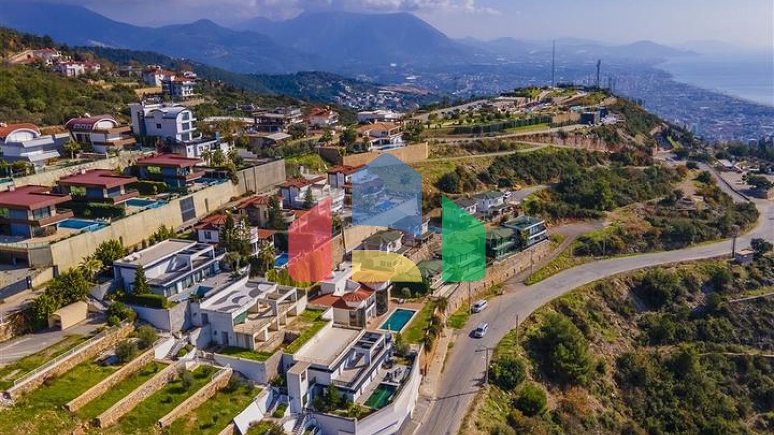 Простора двоповерхова вілла з панорамним видом на Середземне море