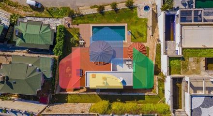 Простора двоповерхова вілла з панорамним видом на Середземне море