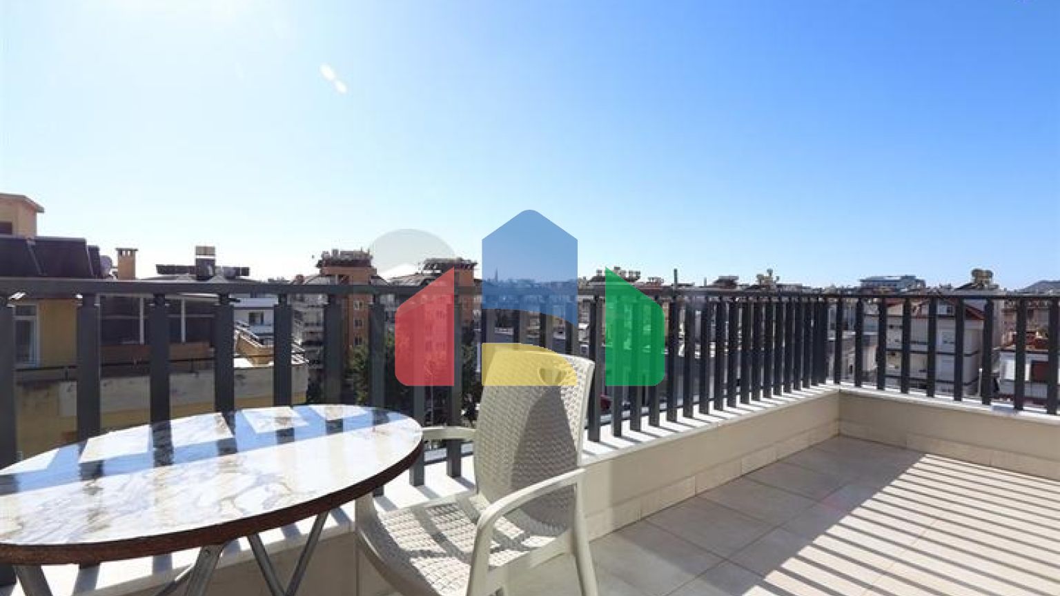 Трехкомнатная квартира в 300 метрах от пляжа Клеопатра