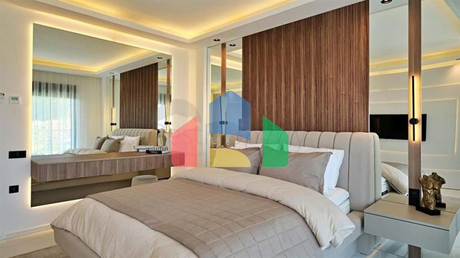 Сучасна вілла з панорамним видом на море в Аланьї