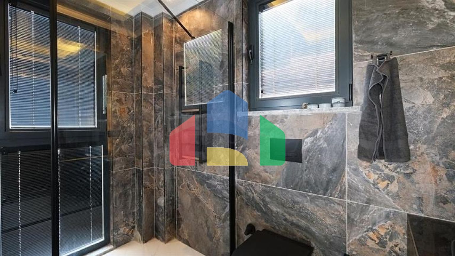 Сучасна вілла з панорамним видом на море в Аланьї