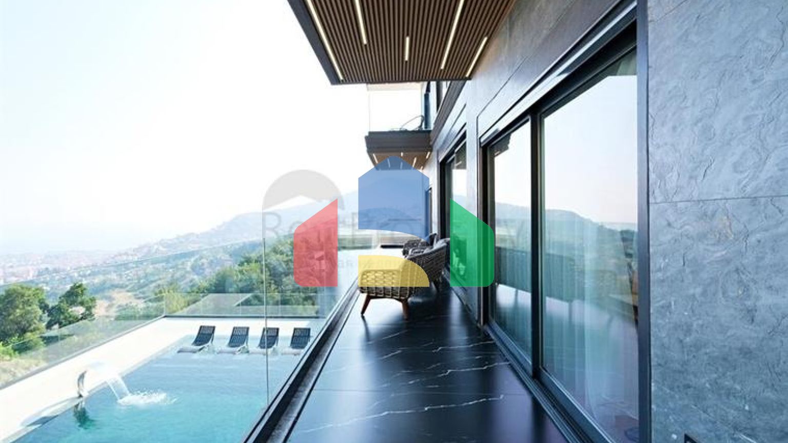 Сучасна вілла з панорамним видом на море в Аланьї