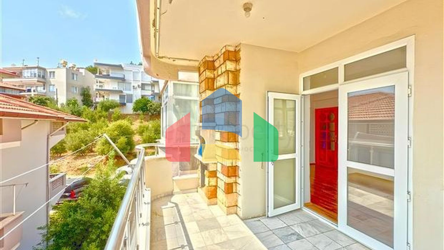 Затишна квартира з видом на море біля підніжжя аланійської фортеці