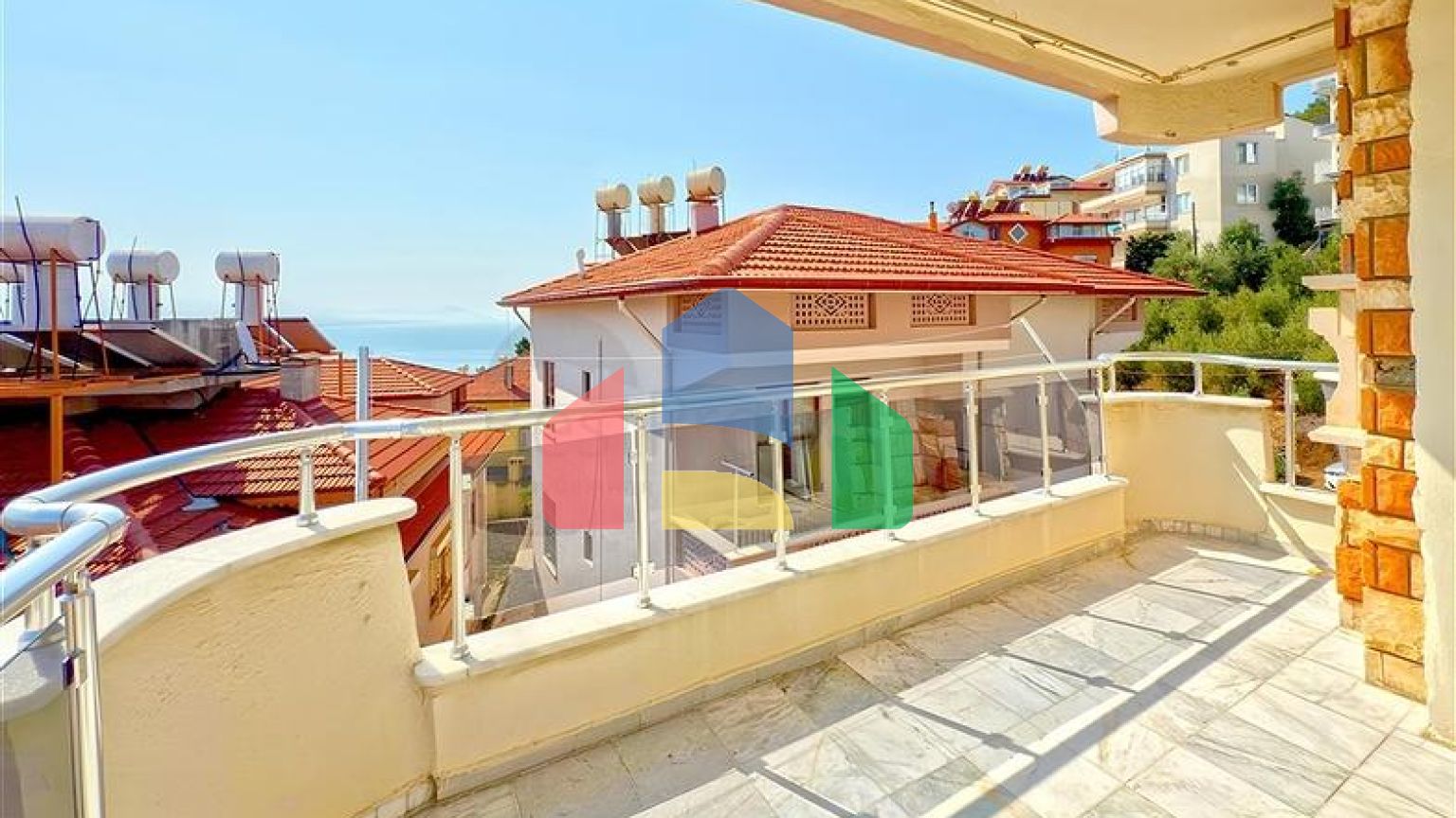 Затишна квартира з видом на море біля підніжжя аланійської фортеці