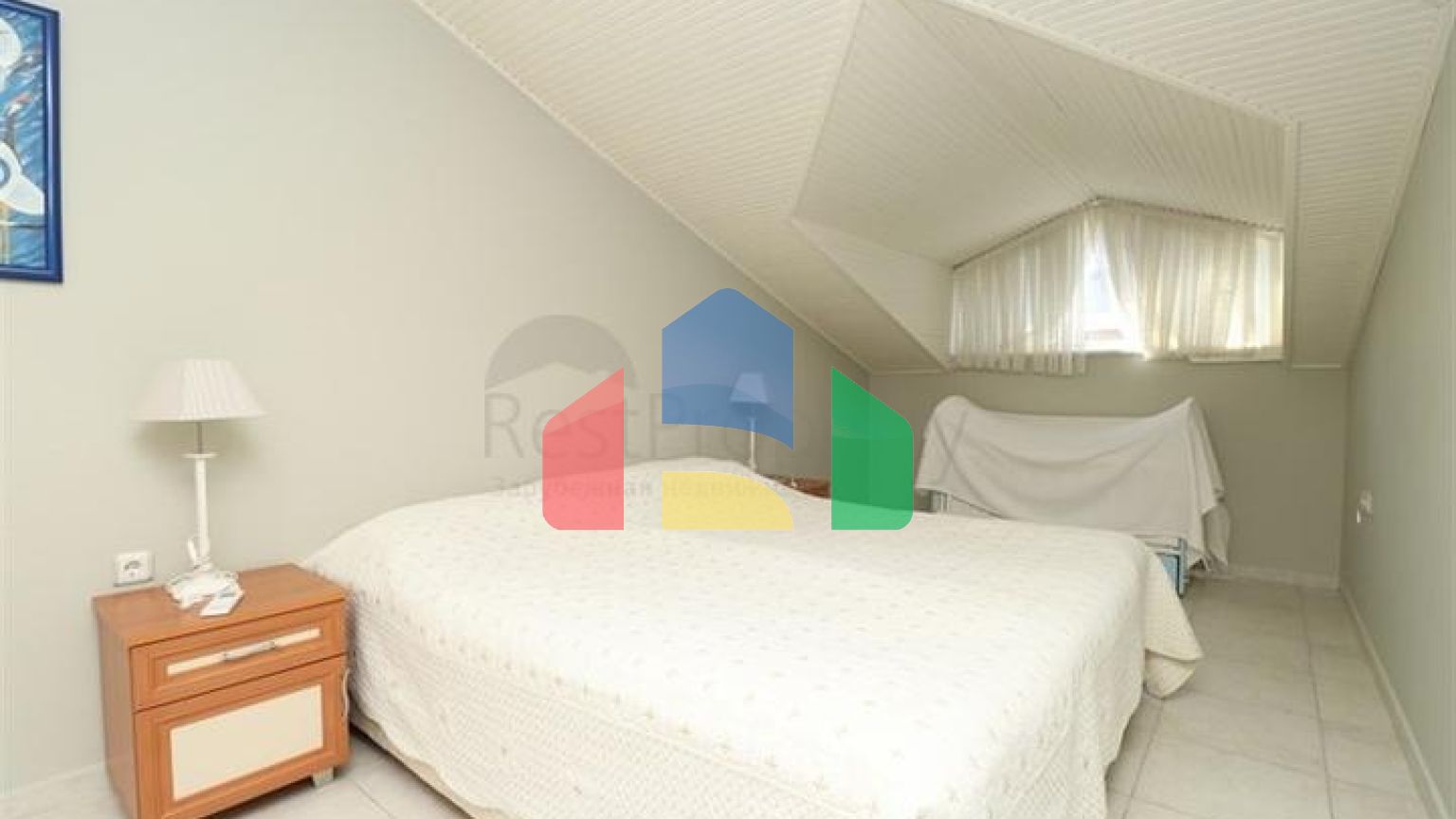 Двухуровневая меблированная квартира 3+1 с просторной террасой в центре Аланьи